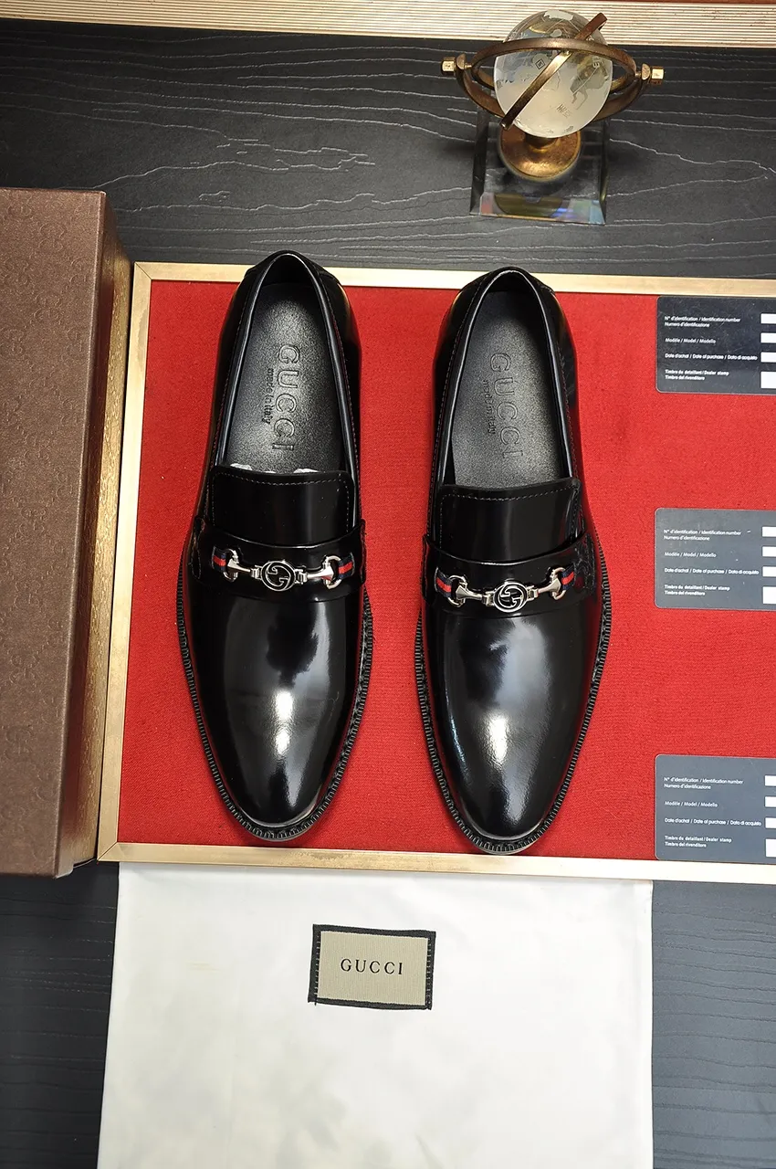 Men's shoes💰460💶Italy's top luxury men's shoe giant [GUCCI] has arrived in new style🍃Original European style🔰 Pleasant to the eye😍In order to make the shoes more durable and non-deformable🌀The production continues to follow traditional methods but there is still no lack of innovation💪The original sheepskin is chosen for the leather♻Smooth, natural and extra bright⭐Made of imported cowhide, the first choice of the rich 38-45 (45 customized)